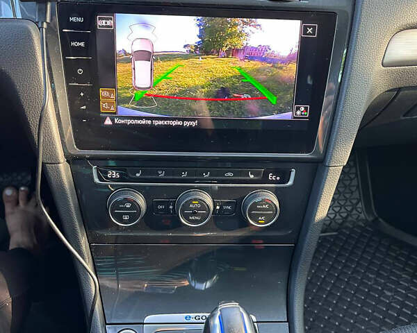 Белый Фольксваген e-Golf, объемом двигателя 0 л и пробегом 169 тыс. км за 13500 $, фото 12 на Automoto.ua