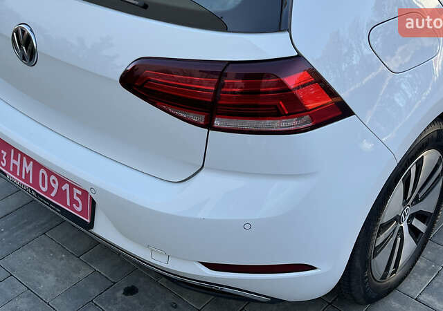 Белый Фольксваген e-Golf, объемом двигателя 0 л и пробегом 84 тыс. км за 13250 $, фото 46 на Automoto.ua