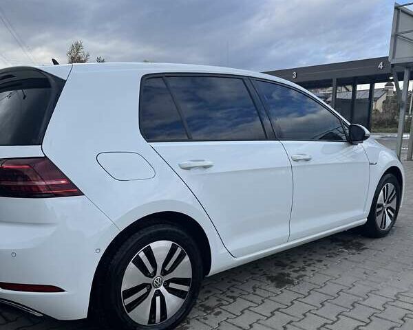 Білий Фольксваген e-Golf, об'ємом двигуна 0 л та пробігом 39 тис. км за 19500 $, фото 4 на Automoto.ua