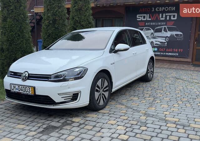 Белый Фольксваген e-Golf, объемом двигателя 0 л и пробегом 88 тыс. км за 14500 $, фото 5 на Automoto.ua