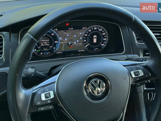 Белый Фольксваген e-Golf, объемом двигателя 0 л и пробегом 136 тыс. км за 13000 $, фото 9 на Automoto.ua