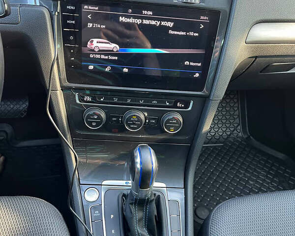 Белый Фольксваген e-Golf, объемом двигателя 0 л и пробегом 169 тыс. км за 13500 $, фото 15 на Automoto.ua