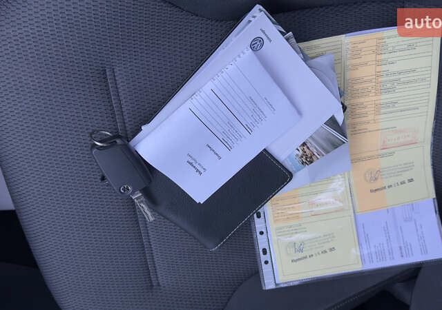 Белый Фольксваген e-Golf, объемом двигателя 0 л и пробегом 88 тыс. км за 14500 $, фото 52 на Automoto.ua