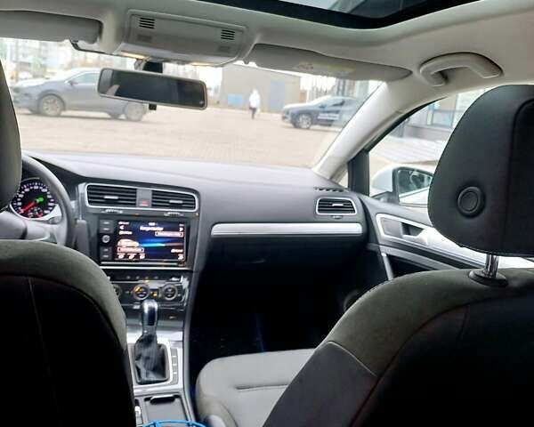 Белый Фольксваген e-Golf, объемом двигателя 0 л и пробегом 38 тыс. км за 15500 $, фото 9 на Automoto.ua