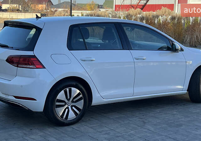 Белый Фольксваген e-Golf, объемом двигателя 0 л и пробегом 84 тыс. км за 13250 $, фото 17 на Automoto.ua