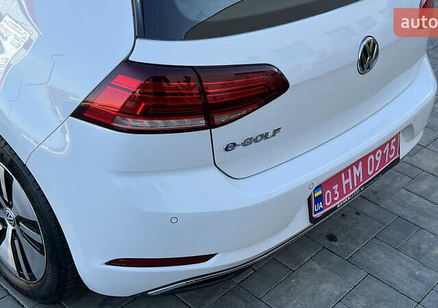 Белый Фольксваген e-Golf, объемом двигателя 0 л и пробегом 84 тыс. км за 13250 $, фото 45 на Automoto.ua