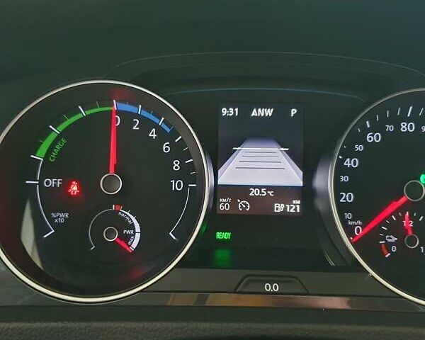 Белый Фольксваген e-Golf, объемом двигателя 0 л и пробегом 92 тыс. км за 14200 $, фото 7 на Automoto.ua