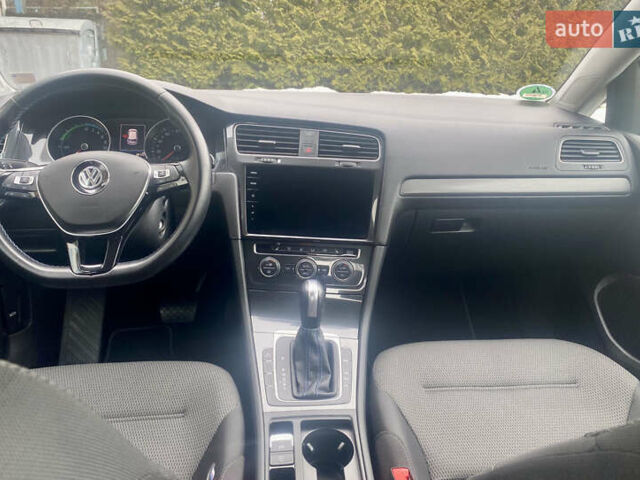 Білий Фольксваген e-Golf, об'ємом двигуна 0 л та пробігом 29 тис. км за 11990 $, фото 15 на Automoto.ua