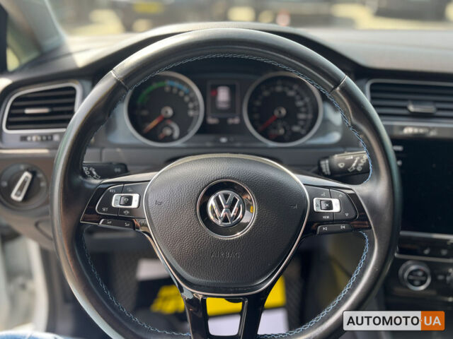 Білий Фольксваген e-Golf, об'ємом двигуна 36 л та пробігом 70 тис. км за 16590 $, фото 17 на Automoto.ua