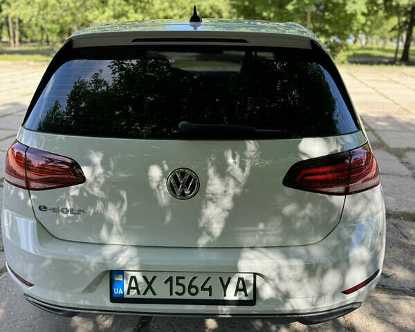 Білий Фольксваген e-Golf, об'ємом двигуна 0 л та пробігом 104 тис. км за 15700 $, фото 10 на Automoto.ua