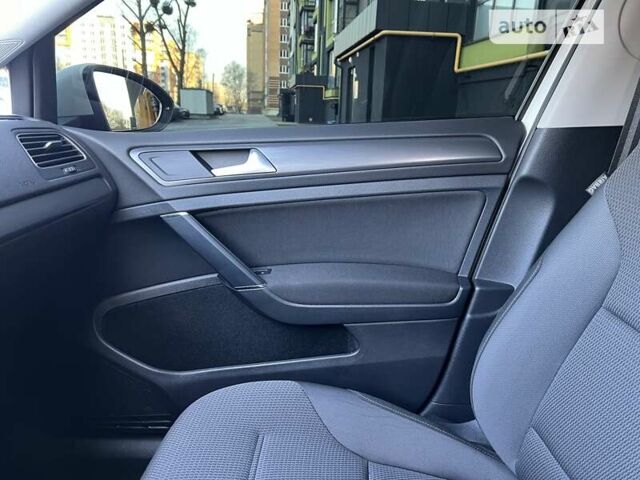 Білий Фольксваген e-Golf, об'ємом двигуна 0 л та пробігом 51 тис. км за 13500 $, фото 33 на Automoto.ua