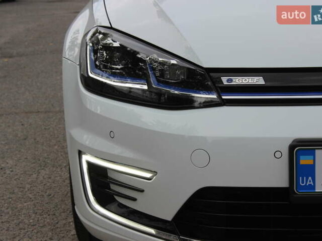 Белый Фольксваген e-Golf, объемом двигателя 0 л и пробегом 68 тыс. км за 14999 $, фото 8 на Automoto.ua