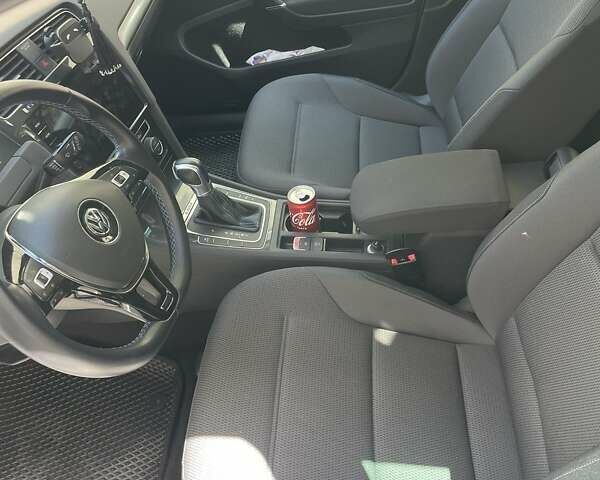 Білий Фольксваген e-Golf, об'ємом двигуна 0 л та пробігом 78 тис. км за 14500 $, фото 9 на Automoto.ua