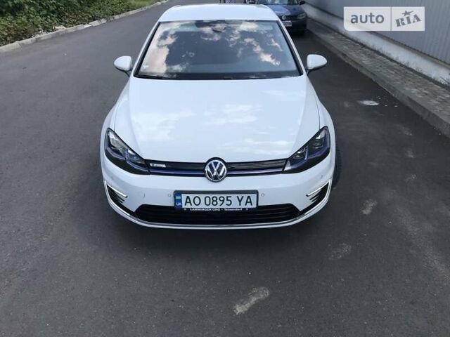 Белый Фольксваген e-Golf, объемом двигателя 0 л и пробегом 17 тыс. км за 15999 $, фото 3 на Automoto.ua