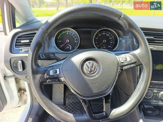 Білий Фольксваген e-Golf, об'ємом двигуна 0 л та пробігом 178 тис. км за 13499 $, фото 43 на Automoto.ua