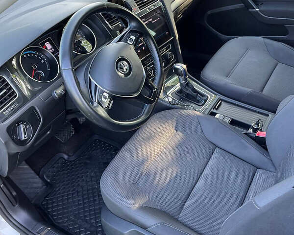 Белый Фольксваген e-Golf, объемом двигателя 0 л и пробегом 169 тыс. км за 13500 $, фото 18 на Automoto.ua