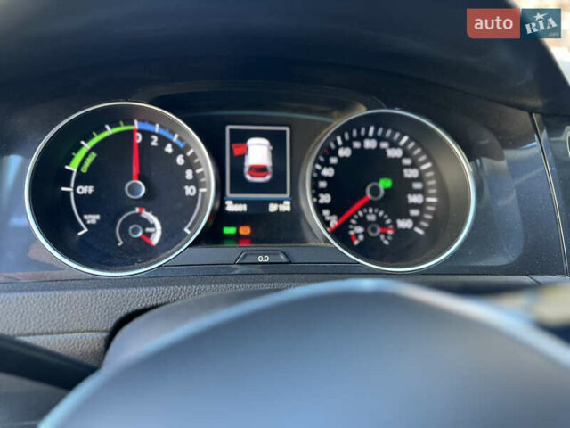 Белый Фольксваген e-Golf, объемом двигателя 0 л и пробегом 47 тыс. км за 15800 $, фото 10 на Automoto.ua