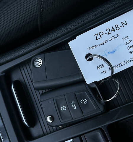 Белый Фольксваген e-Golf, объемом двигателя 0 л и пробегом 84 тыс. км за 13250 $, фото 132 на Automoto.ua