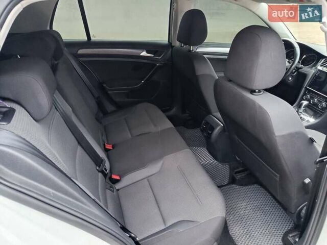 Білий Фольксваген e-Golf, об'ємом двигуна 0 л та пробігом 78 тис. км за 11600 $, фото 14 на Automoto.ua