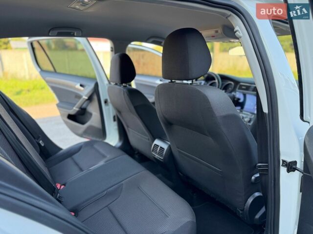 Білий Фольксваген e-Golf, об'ємом двигуна 0 л та пробігом 118 тис. км за 13500 $, фото 25 на Automoto.ua