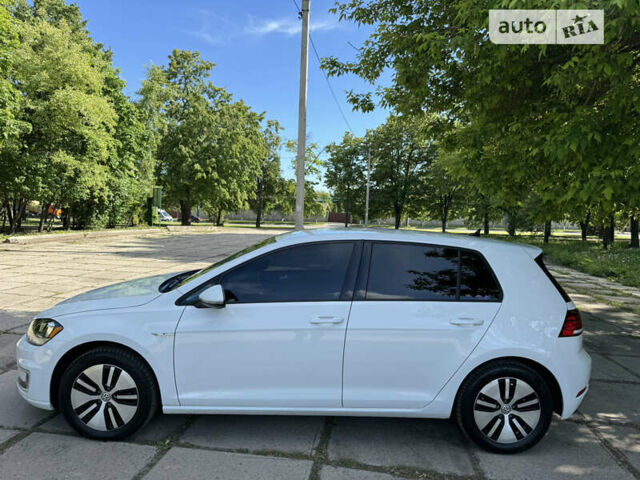 Білий Фольксваген e-Golf, об'ємом двигуна 0 л та пробігом 104 тис. км за 15700 $, фото 4 на Automoto.ua