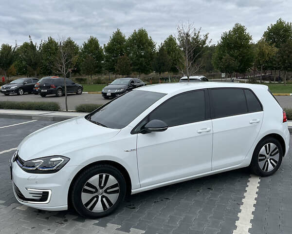 Белый Фольксваген e-Golf, объемом двигателя 0 л и пробегом 75 тыс. км за 15500 $, фото 7 на Automoto.ua