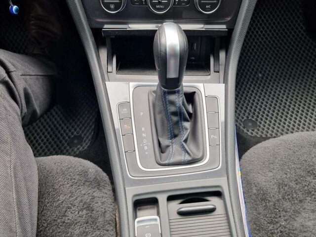 Білий Фольксваген e-Golf, об'ємом двигуна 0 л та пробігом 80 тис. км за 15500 $, фото 16 на Automoto.ua