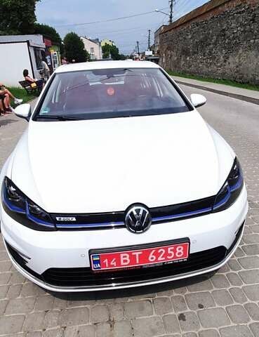 Белый Фольксваген e-Golf, объемом двигателя 0 л и пробегом 73 тыс. км за 13800 $, фото 1 на Automoto.ua