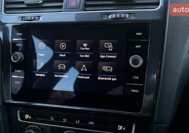 Белый Фольксваген e-Golf, объемом двигателя 0 л и пробегом 84 тыс. км за 13250 $, фото 120 на Automoto.ua