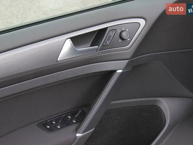 Белый Фольксваген e-Golf, объемом двигателя 0 л и пробегом 68 тыс. км за 14999 $, фото 22 на Automoto.ua