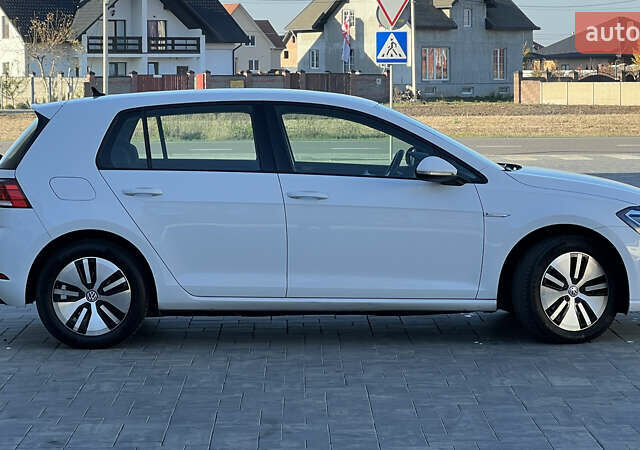 Белый Фольксваген e-Golf, объемом двигателя 0 л и пробегом 84 тыс. км за 13250 $, фото 16 на Automoto.ua
