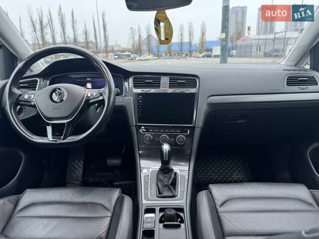 Белый Фольксваген e-Golf, объемом двигателя 0 л и пробегом 117 тыс. км за 15800 $, фото 25 на Automoto.ua