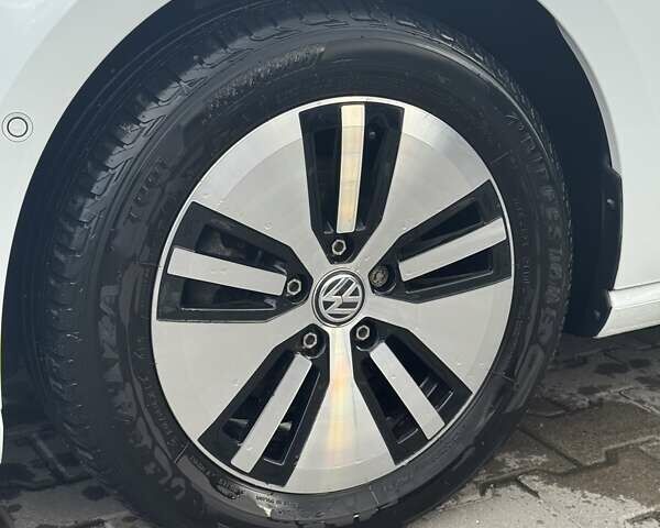 Білий Фольксваген e-Golf, об'ємом двигуна 0 л та пробігом 39 тис. км за 19500 $, фото 8 на Automoto.ua