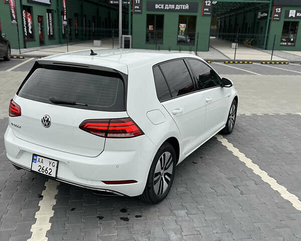 Белый Фольксваген e-Golf, объемом двигателя 0 л и пробегом 75 тыс. км за 15500 $, фото 4 на Automoto.ua
