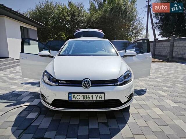 Белый Фольксваген e-Golf, объемом двигателя 0 л и пробегом 41 тыс. км за 18500 $, фото 4 на Automoto.ua