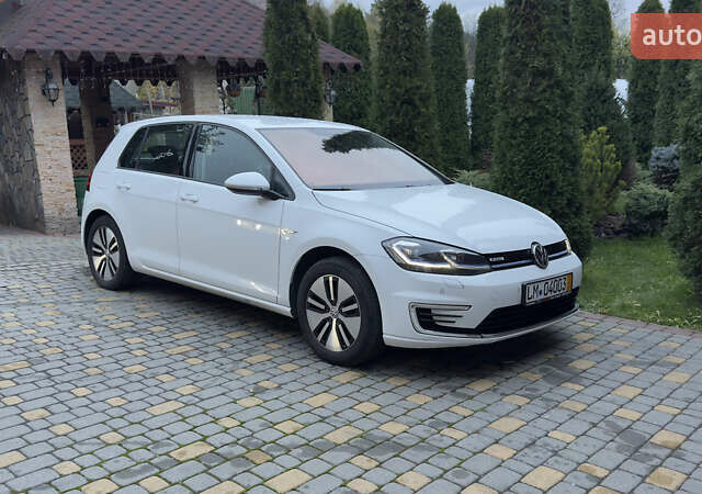 Белый Фольксваген e-Golf, объемом двигателя 0 л и пробегом 88 тыс. км за 14500 $, фото 15 на Automoto.ua