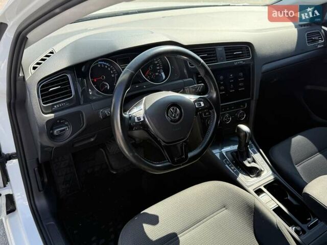 Білий Фольксваген e-Golf, об'ємом двигуна 0 л та пробігом 104 тис. км за 13700 $, фото 11 на Automoto.ua