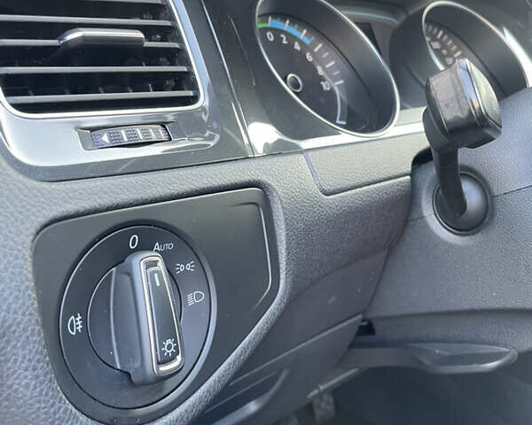 Білий Фольксваген e-Golf, об'ємом двигуна 0 л та пробігом 35 тис. км за 15600 $, фото 33 на Automoto.ua