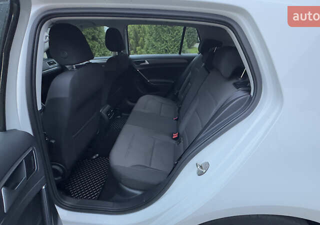 Белый Фольксваген e-Golf, объемом двигателя 0 л и пробегом 88 тыс. км за 14500 $, фото 37 на Automoto.ua