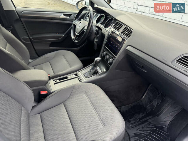 Белый Фольксваген e-Golf, объемом двигателя 0 л и пробегом 102 тыс. км за 13200 $, фото 32 на Automoto.ua