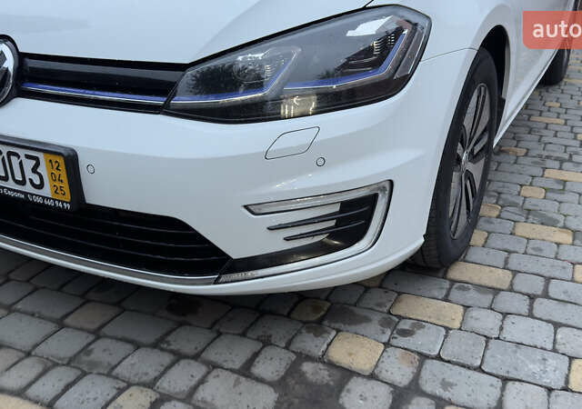 Белый Фольксваген e-Golf, объемом двигателя 0 л и пробегом 88 тыс. км за 14500 $, фото 6 на Automoto.ua