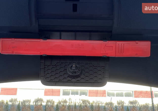 Белый Фольксваген e-Golf, объемом двигателя 0 л и пробегом 84 тыс. км за 13250 $, фото 61 на Automoto.ua