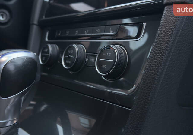 Белый Фольксваген e-Golf, объемом двигателя 0 л и пробегом 88 тыс. км за 14500 $, фото 51 на Automoto.ua