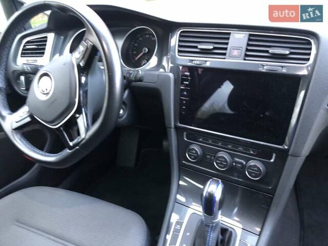 Белый Фольксваген e-Golf, объемом двигателя 0 л и пробегом 80 тыс. км за 14800 $, фото 29 на Automoto.ua