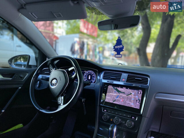 Белый Фольксваген e-Golf, объемом двигателя 0 л и пробегом 35 тыс. км за 16999 $, фото 5 на Automoto.ua