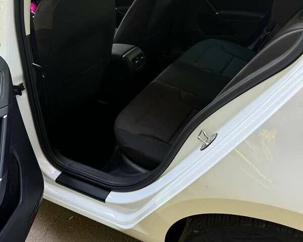 Білий Фольксваген e-Golf, об'ємом двигуна 0 л та пробігом 75 тис. км за 14650 $, фото 16 на Automoto.ua