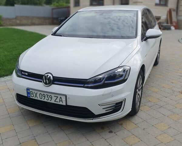 Белый Фольксваген e-Golf, объемом двигателя 0 л и пробегом 92 тыс. км за 14200 $, фото 4 на Automoto.ua