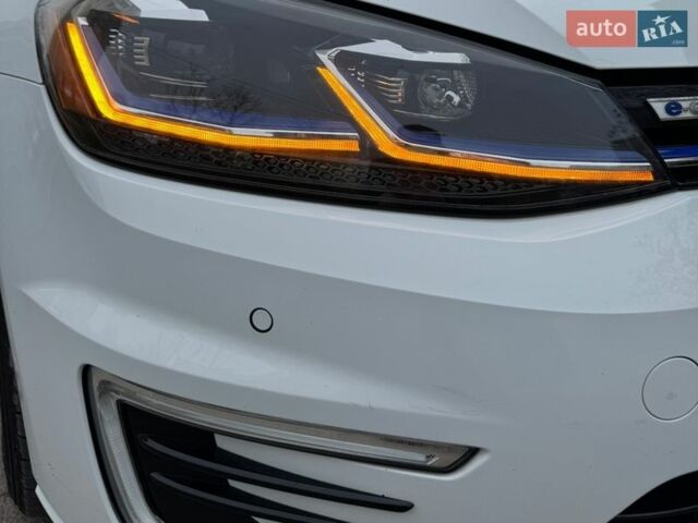Белый Фольксваген e-Golf, объемом двигателя 0 л и пробегом 83 тыс. км за 12999 $, фото 10 на Automoto.ua