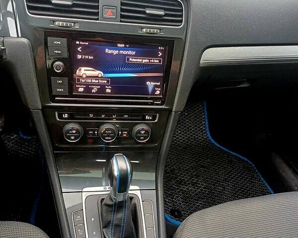 Белый Фольксваген e-Golf, объемом двигателя 0 л и пробегом 38 тыс. км за 15500 $, фото 12 на Automoto.ua