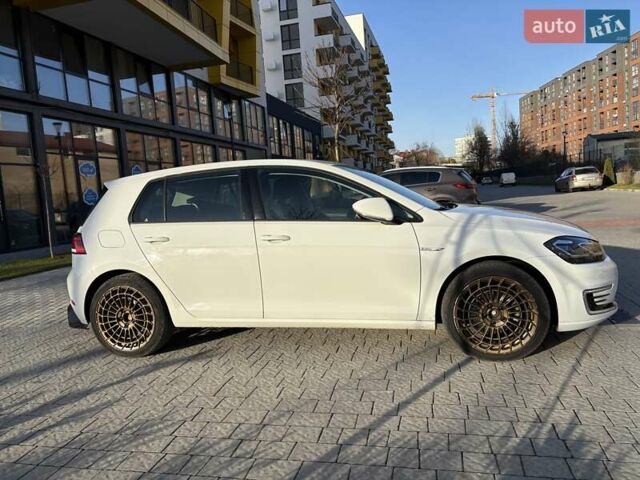 Белый Фольксваген e-Golf, объемом двигателя 0 л и пробегом 129 тыс. км за 12800 $, фото 2 на Automoto.ua